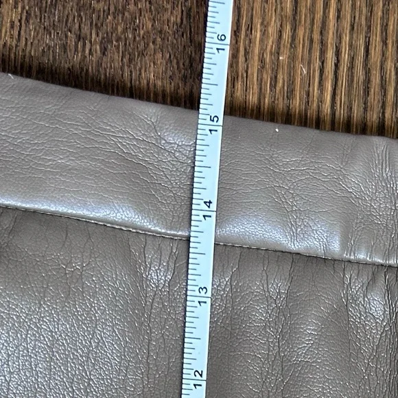 WILFRED ARITZIA Vegan Faux Leather Patio Mini Skirt 
Light brown - Picture 10 of 13